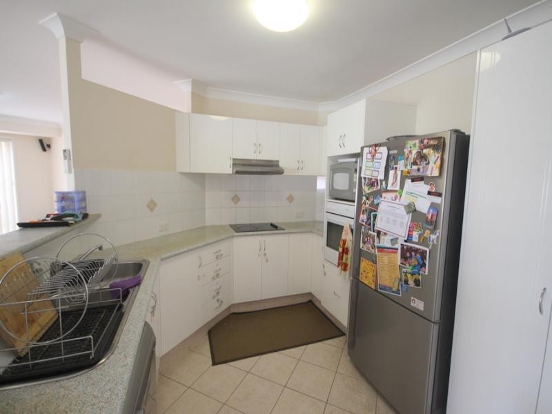 9 Dylan St, Arundel QLD 4214
