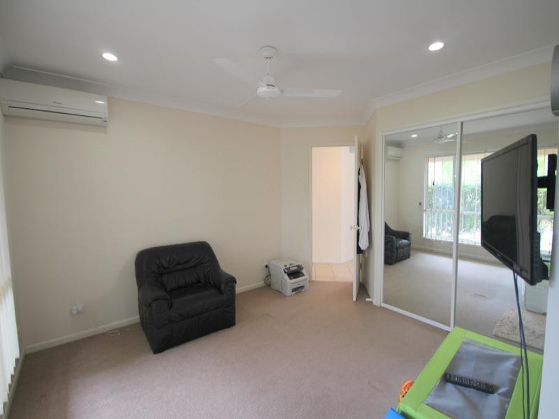 9 Dylan St, Arundel QLD 4214
