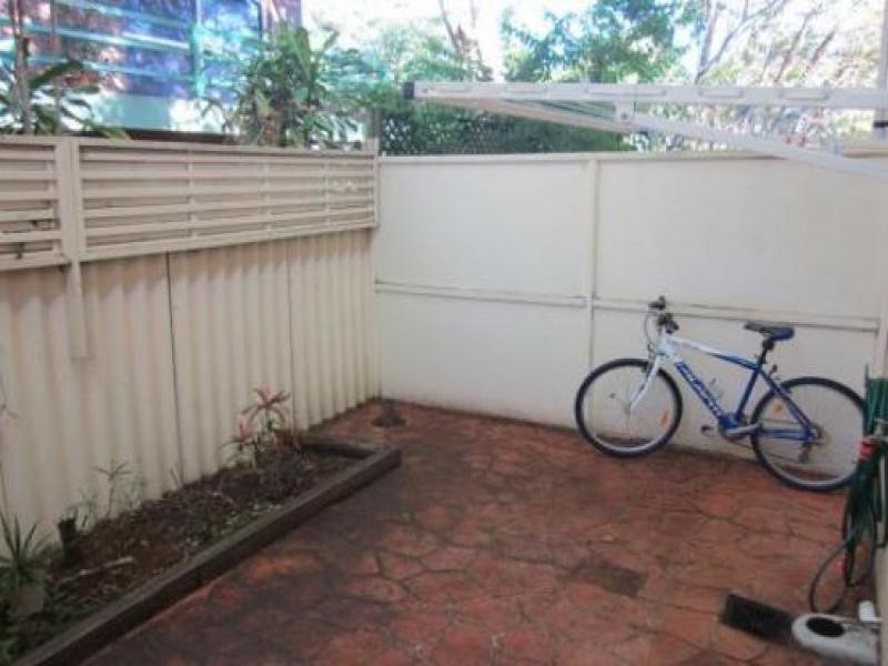 15 Sonia St, Mermaid Waters QLD 4218