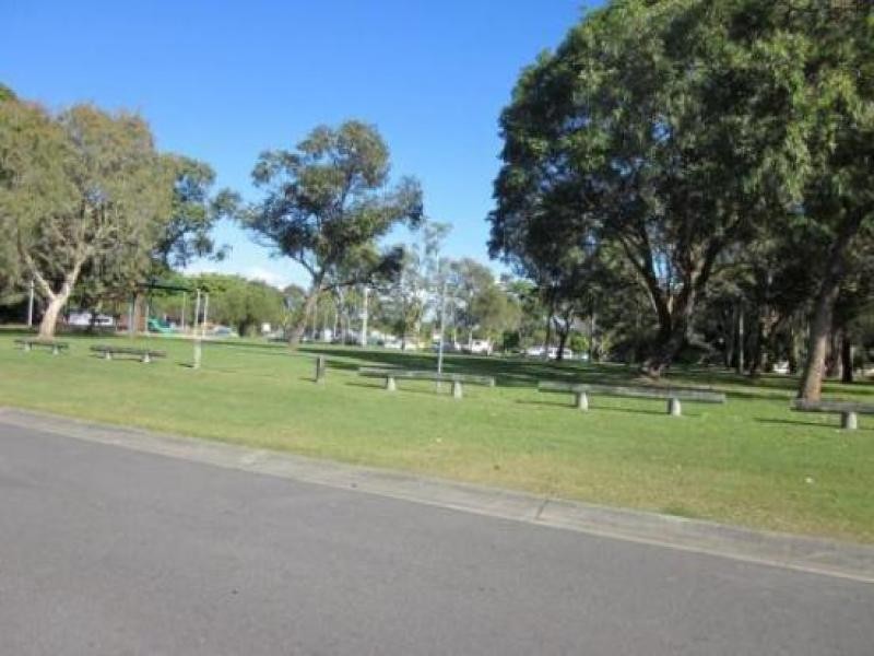 15 Sonia St, Mermaid Waters QLD 4218