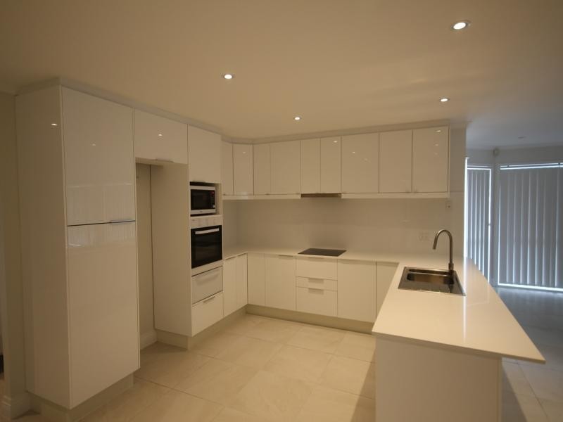 51 Edinburgh Rd, Benowa Waters QLD 4217