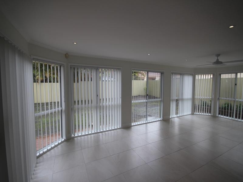 51 Edinburgh Rd, Benowa Waters QLD 4217