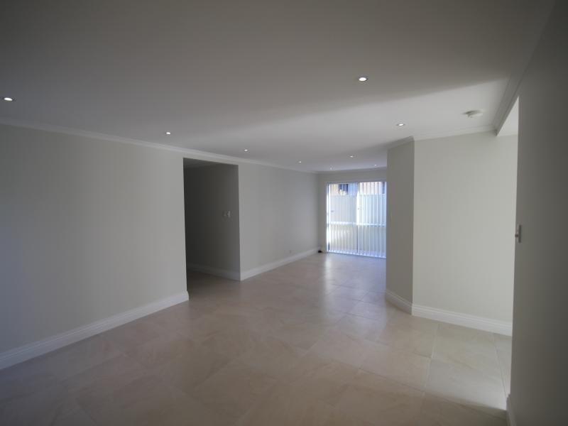 51 Edinburgh Rd, Benowa Waters QLD 4217