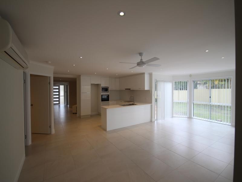 51 Edinburgh Rd, Benowa Waters QLD 4217