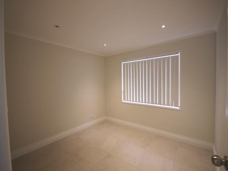 51 Edinburgh Rd, Benowa Waters QLD 4217