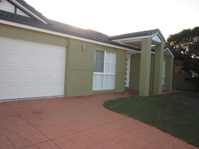 51 Edinburgh Rd, Benowa Waters QLD 4217