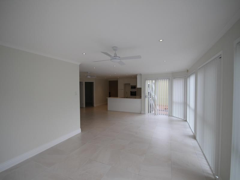 51 Edinburgh Rd, Benowa Waters QLD 4217