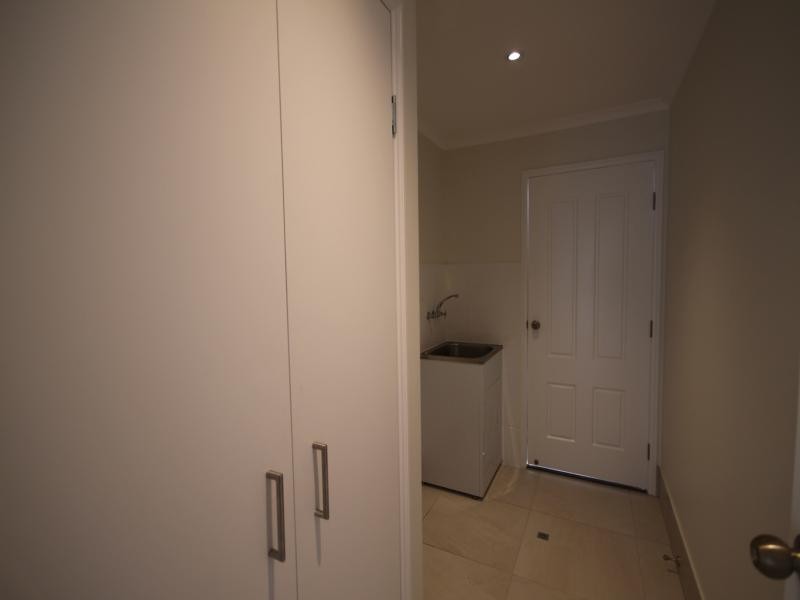 51 Edinburgh Rd, Benowa Waters QLD 4217