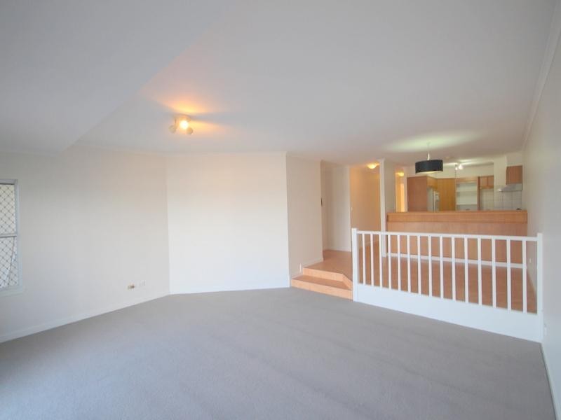 22/3 Marina Cres, Hollywell QLD 4216