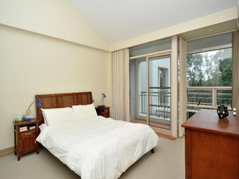 76-80 Chichester Dve, Arundel QLD 4214