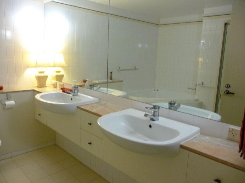 76-80 Chichester Dve, Arundel QLD 4214