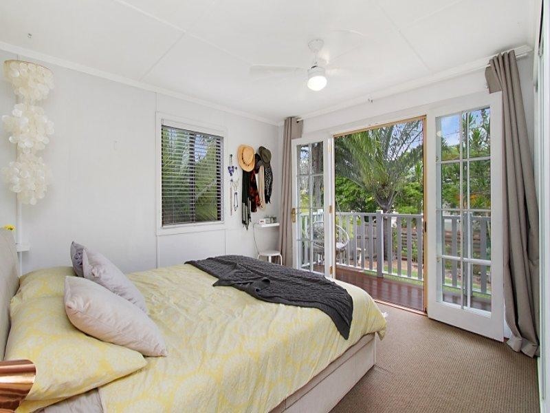 6 Chirn Lane, Labrador QLD 4215