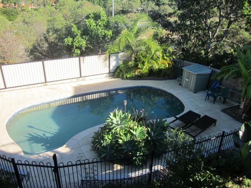 30 Wistaria Ave, Southport QLD 4215