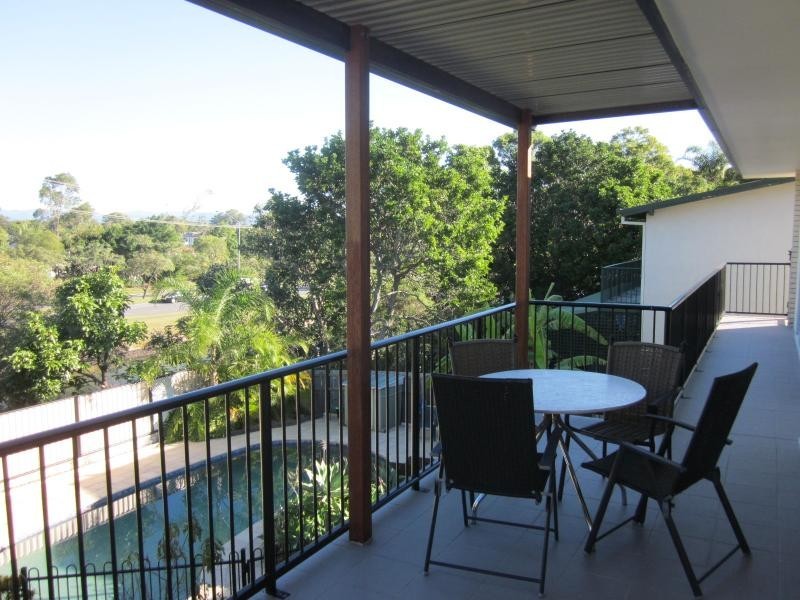 30 Wistaria Ave, Southport QLD 4215