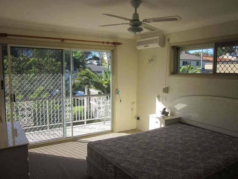 30 Wistaria Ave, Southport QLD 4215