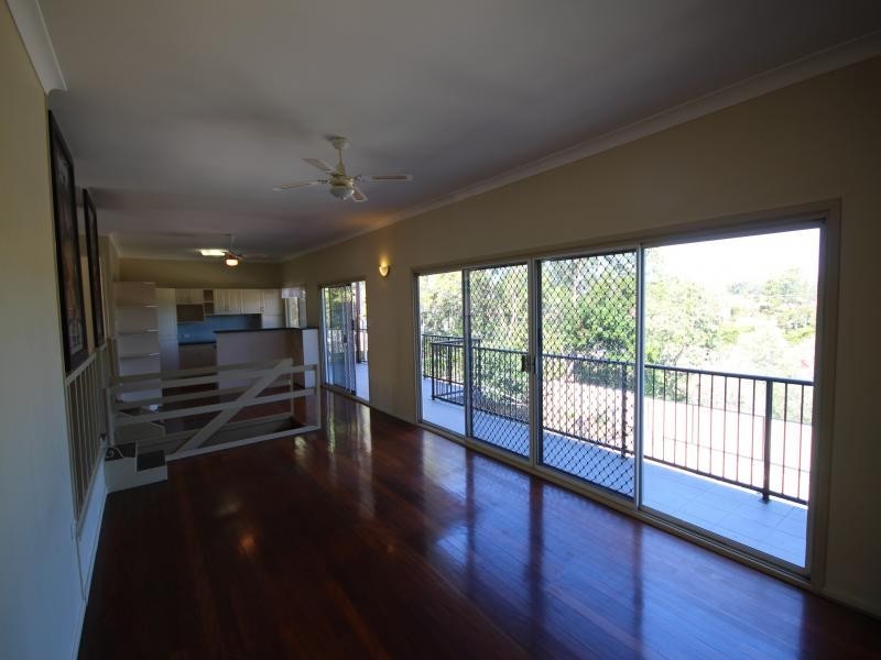 30 Wistaria Ave, Southport QLD 4215