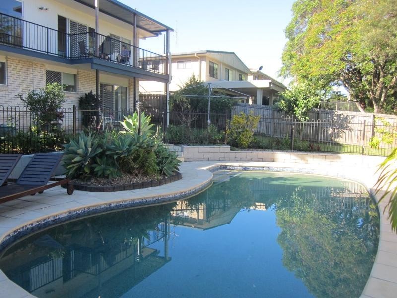 30 Wistraia Ave, Southport QLD 4215