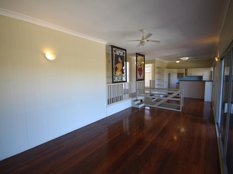 30 Wistraia Ave, Southport QLD 4215