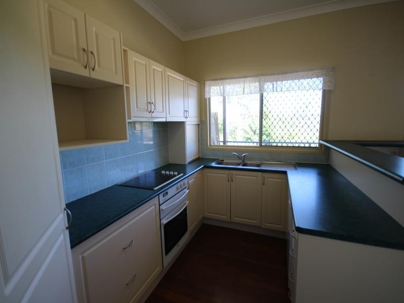 30 Wistraia Ave, Southport QLD 4215