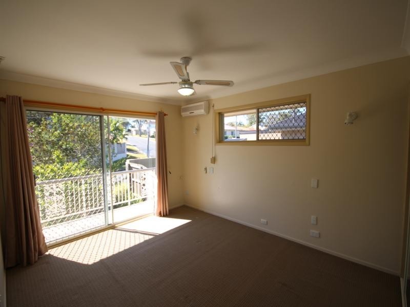 30 Wistraia Ave, Southport QLD 4215