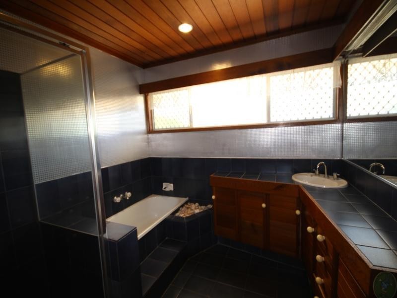 30 Wistraia Ave, Southport QLD 4215
