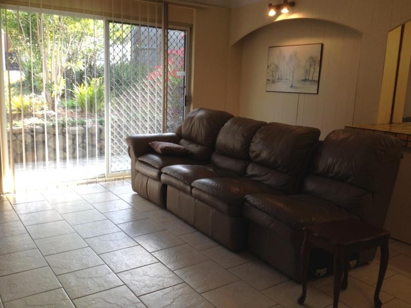 30 Wistraia Ave, Southport QLD 4215