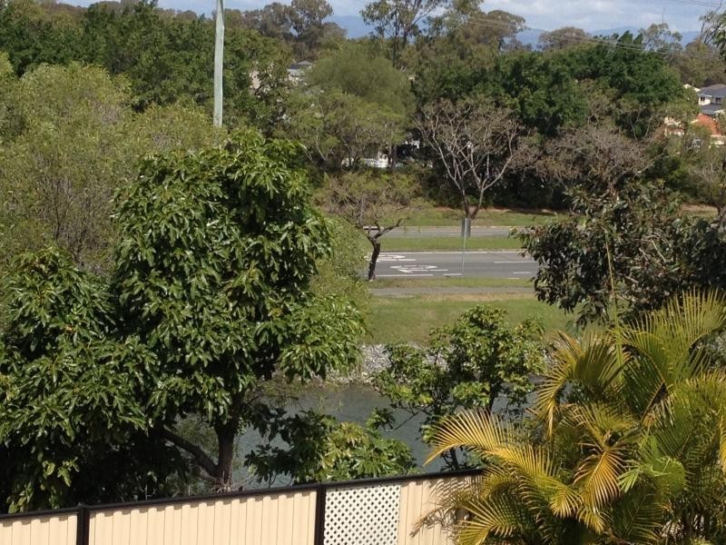 30 Wistraia Ave, Southport QLD 4215