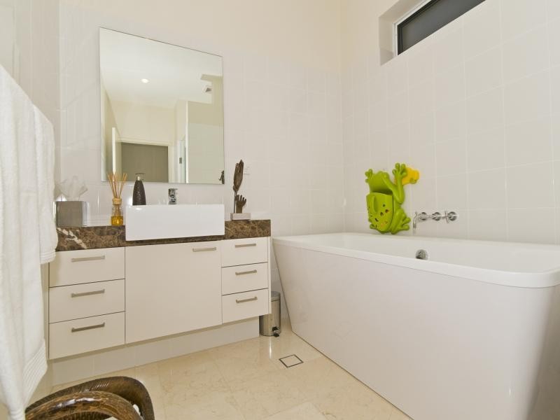 228 Jefferson Lane, Palm Beach QLD 4221