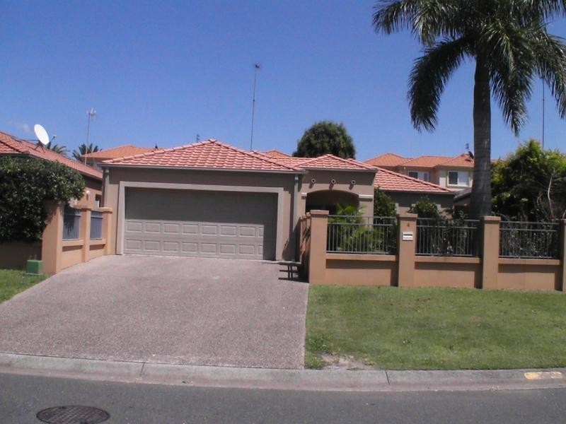 4 Devco Place, Benowa QLD 4217