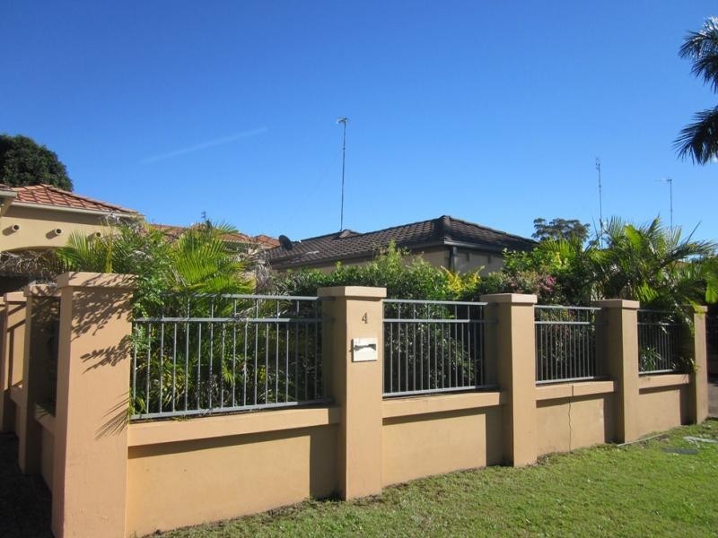 4 Devco Place, Benowa QLD 4217