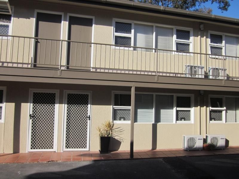 4/144 Frank St, Labrador QLD 4215