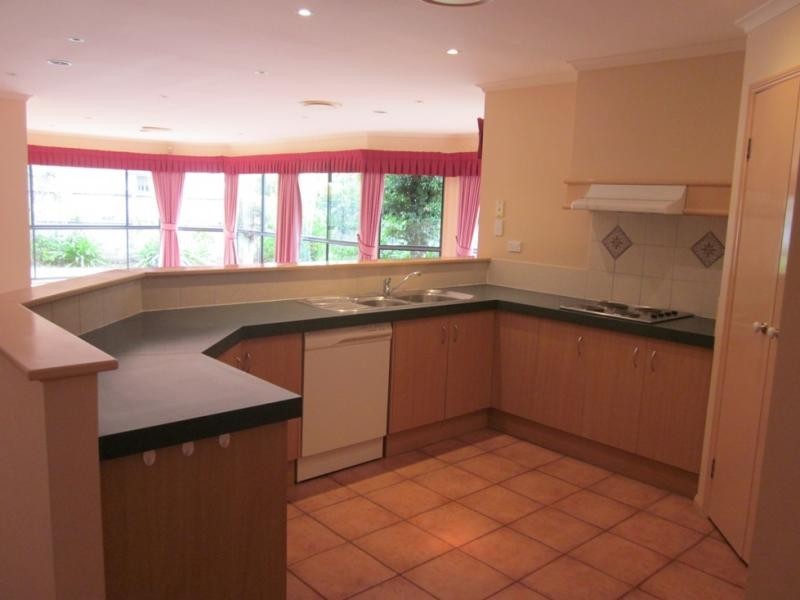 5 Mustique Crt, Burleigh Waters QLD 4220