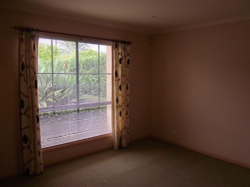 5 Mustique Crt, Burleigh Waters QLD 4220