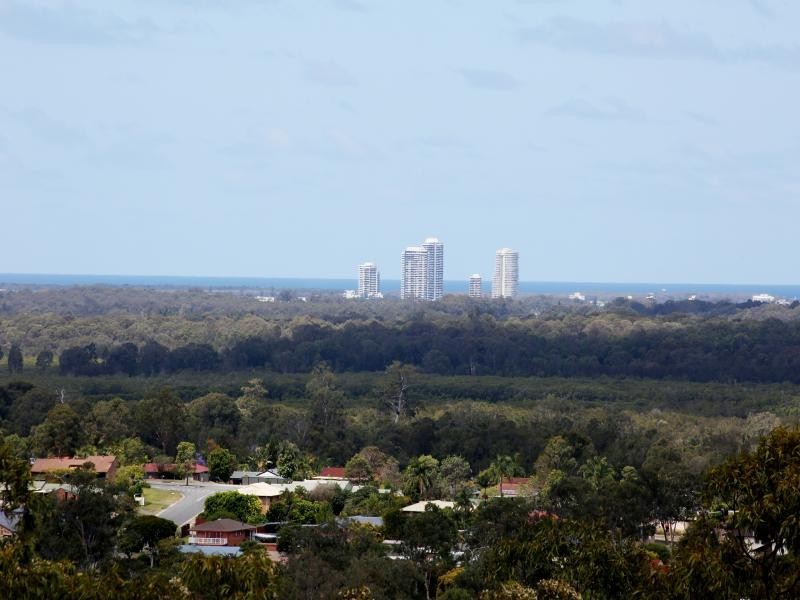 77 Highvale Dve, Helensvale QLD 4212