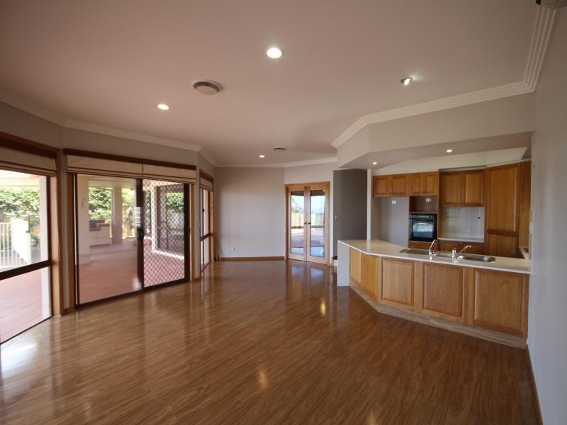 77 Highvale Dve, Helensvale QLD 4212
