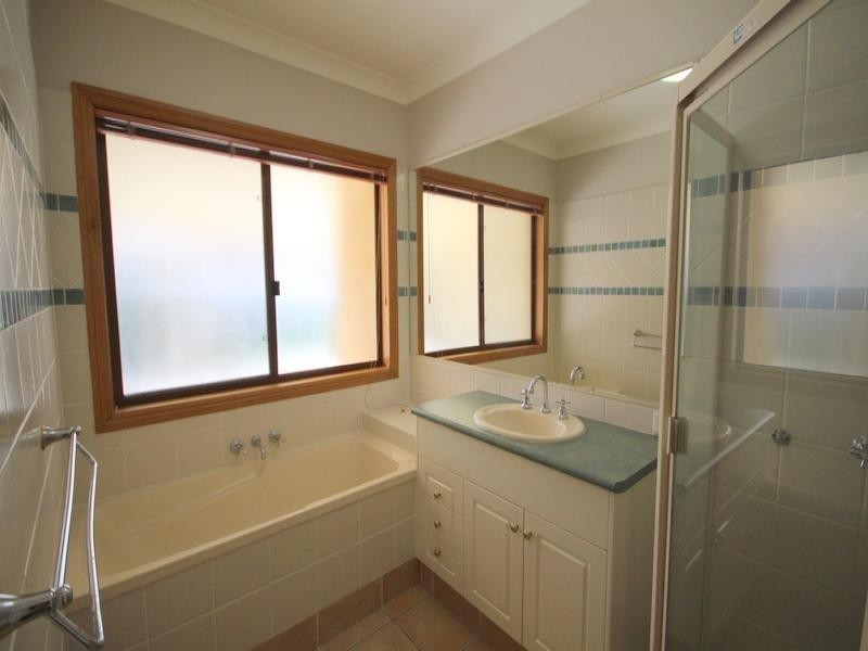 77 Highvale Dve, Helensvale QLD 4212