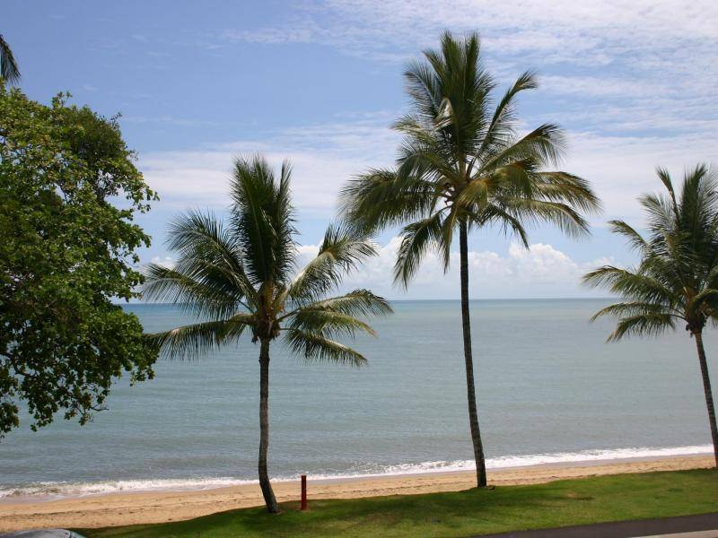 21 Vasey Esplanade, Trinity Beach QLD 4879