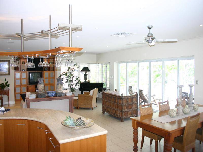 21 Vasey Esplanade, Trinity Beach QLD 4879