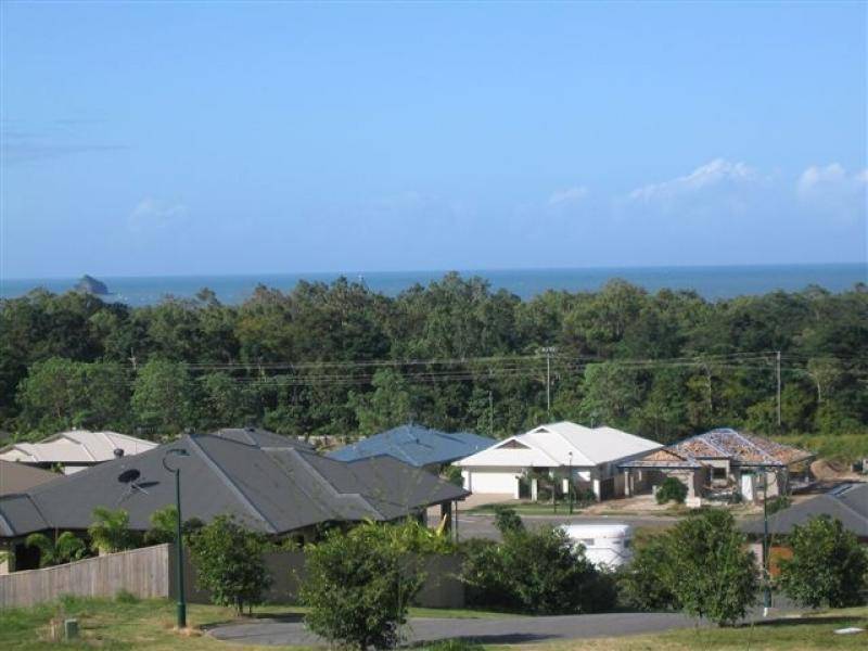 5 Calamus Court, Palm Cove QLD 4879