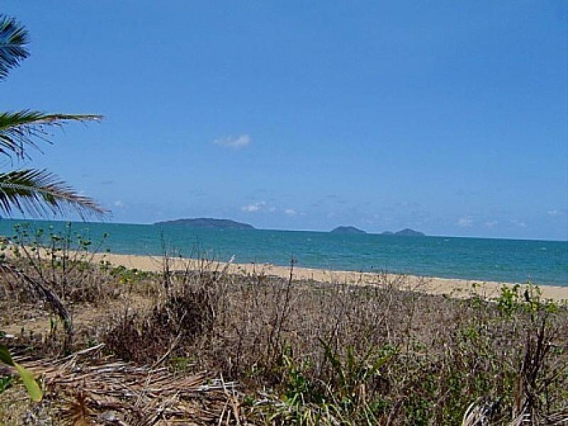 66 Luff Street, Hull Heads QLD 4854