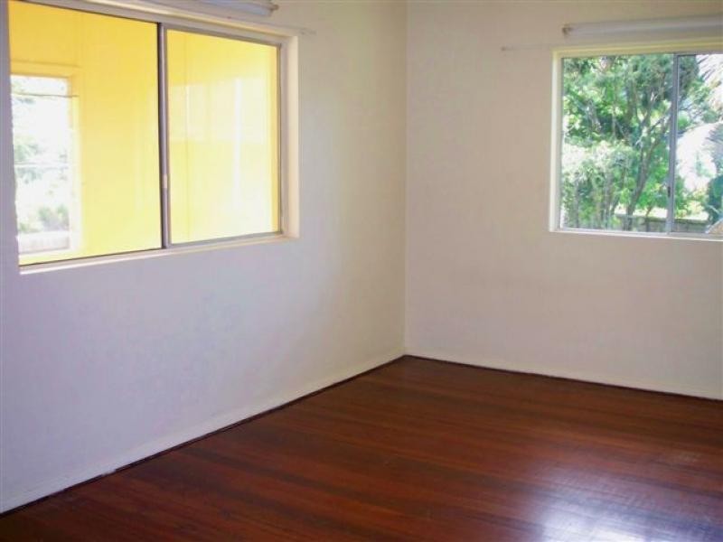 4 Maina Street, Woree QLD 4868