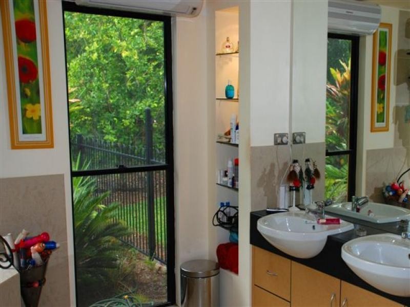 2 Lichen Close, Redlynch QLD 4870