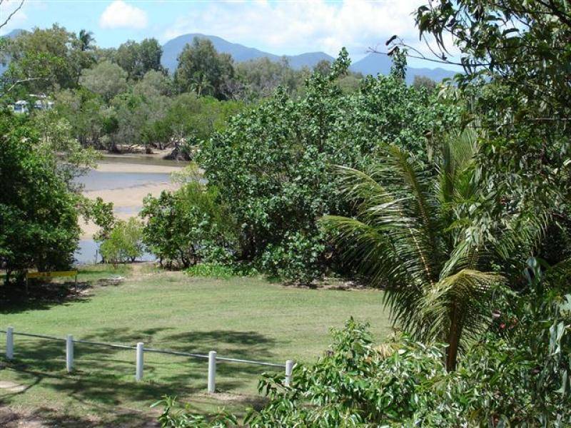 63 Willow Street, Holloways Beach QLD 4878