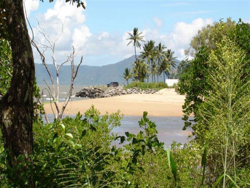 63 Willow Street, Holloways Beach QLD 4878
