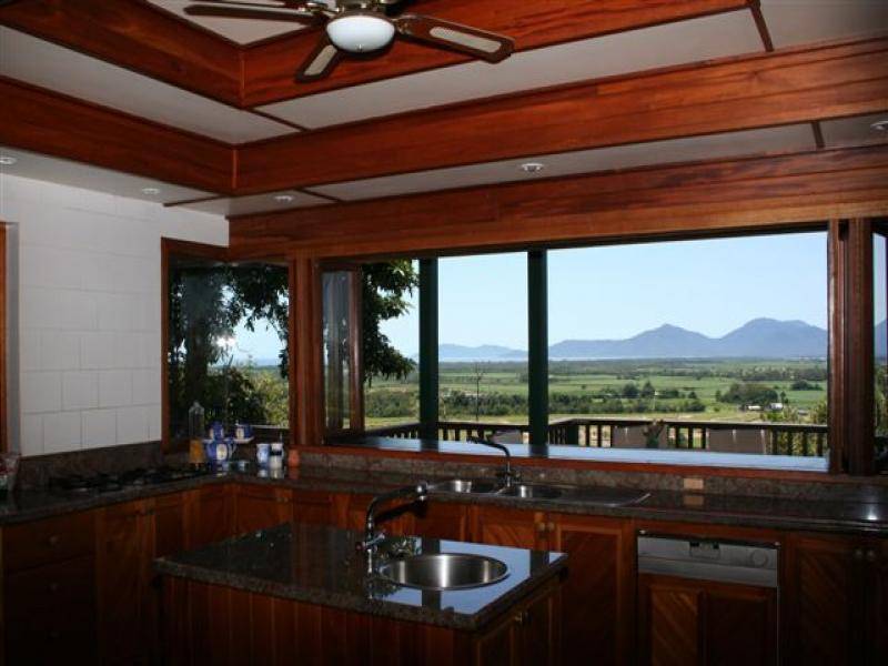 17 Amaroo Close, Smithfield QLD 4878