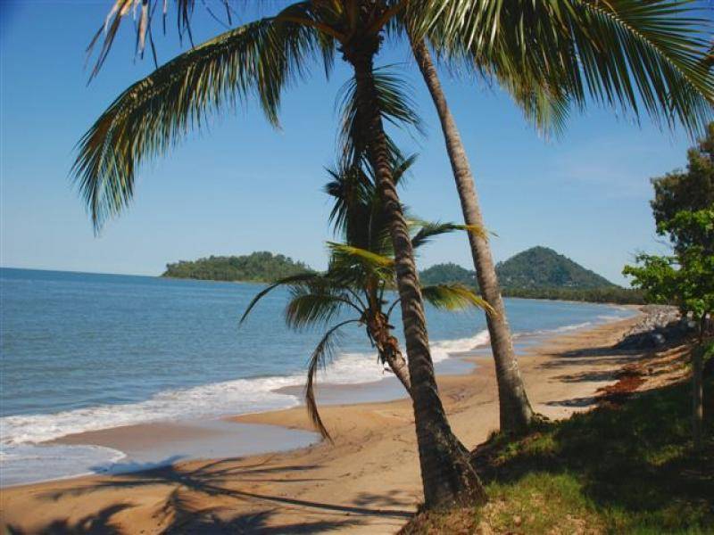 11 Arlington Esplanade, Clifton Beach QLD 4879