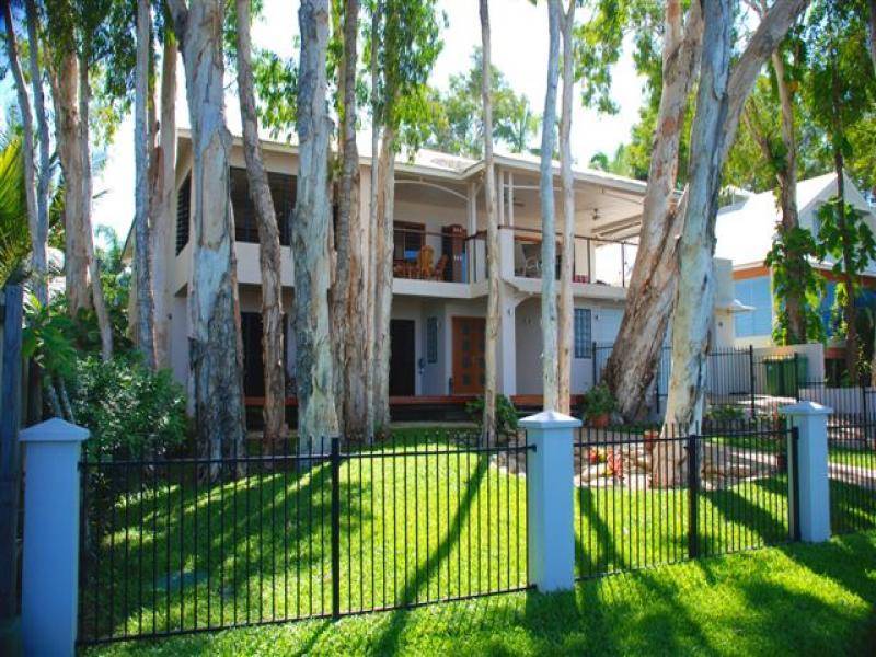 11 Arlington Esplanade, Clifton Beach QLD 4879