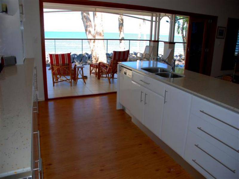 11 Arlington Esplanade, Clifton Beach QLD 4879