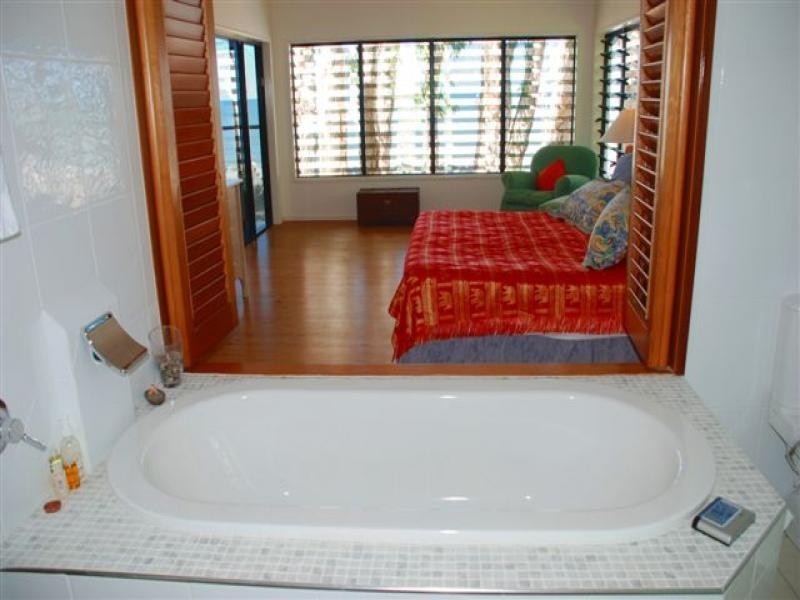 11 Arlington Esplanade, Clifton Beach QLD 4879