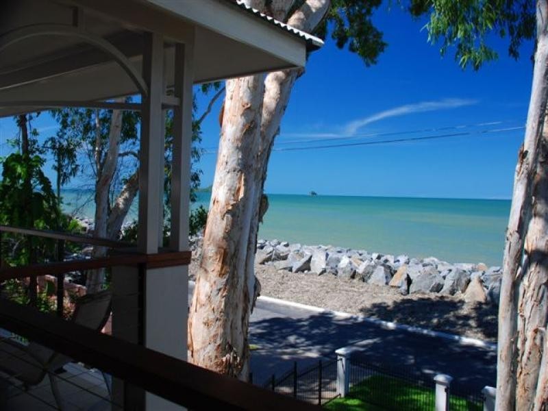 11 Arlington Esplanade, Clifton Beach QLD 4879